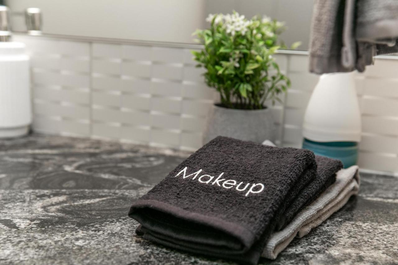 Holiday home Lakeview Luxury: Lakeside Retreat With King Beds & Entertainment Edmonton