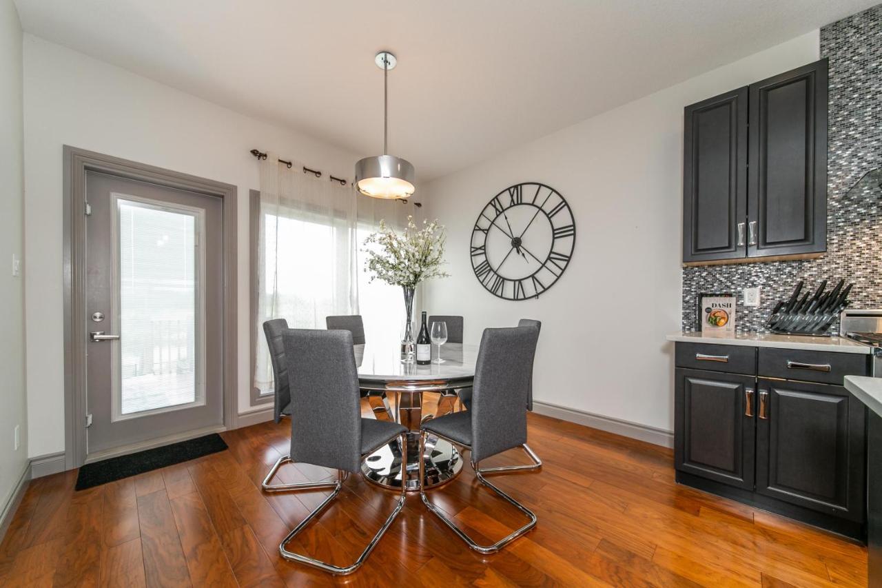 Holiday home Lakeview Luxury: Lakeside Retreat With King Beds & Entertainment *