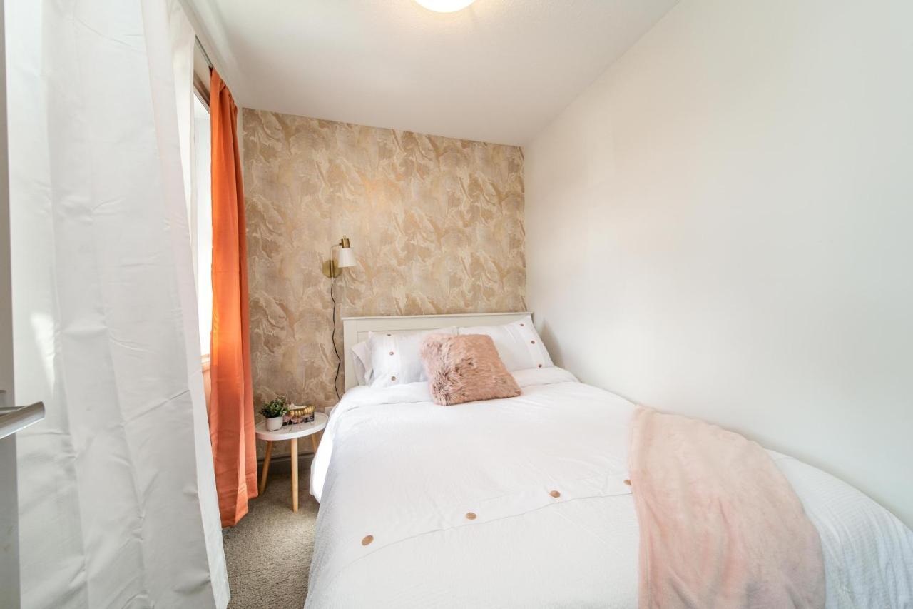 Holiday home Lakeview Luxury: Lakeside Retreat With King Beds & Entertainment *