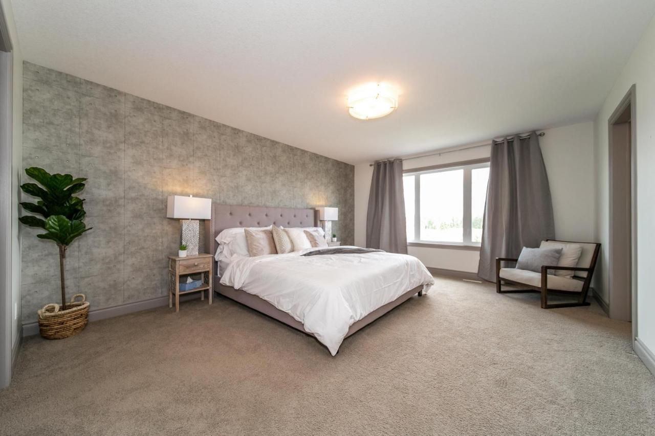 Lakeview Luxury: Lakeside Retreat With King Beds & Entertainment Edmonton