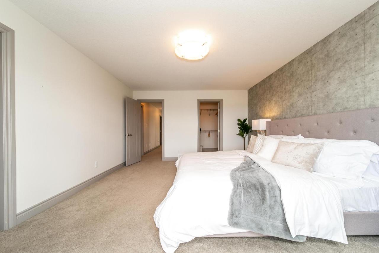 Holiday home Lakeview Luxury: Lakeside Retreat With King Beds & Entertainment *