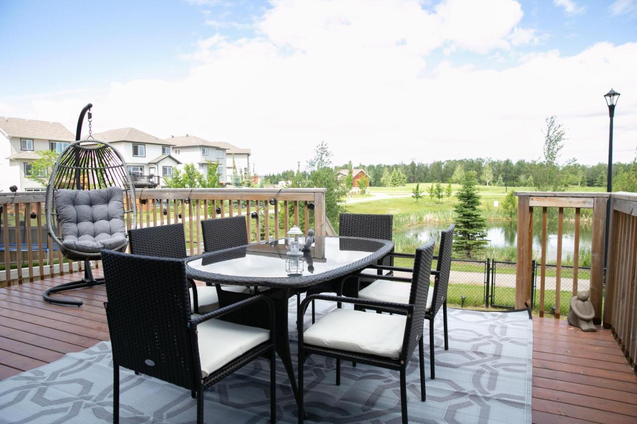 Lakeview Luxury: Lakeside Retreat With King Beds & Entertainment Holiday home Edmonton