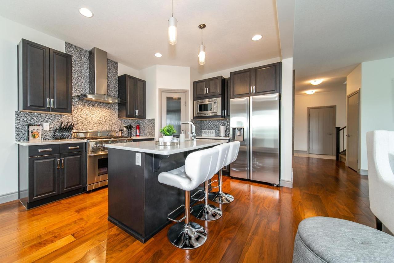 Holiday home Lakeview Luxury: Lakeside Retreat With King Beds & Entertainment