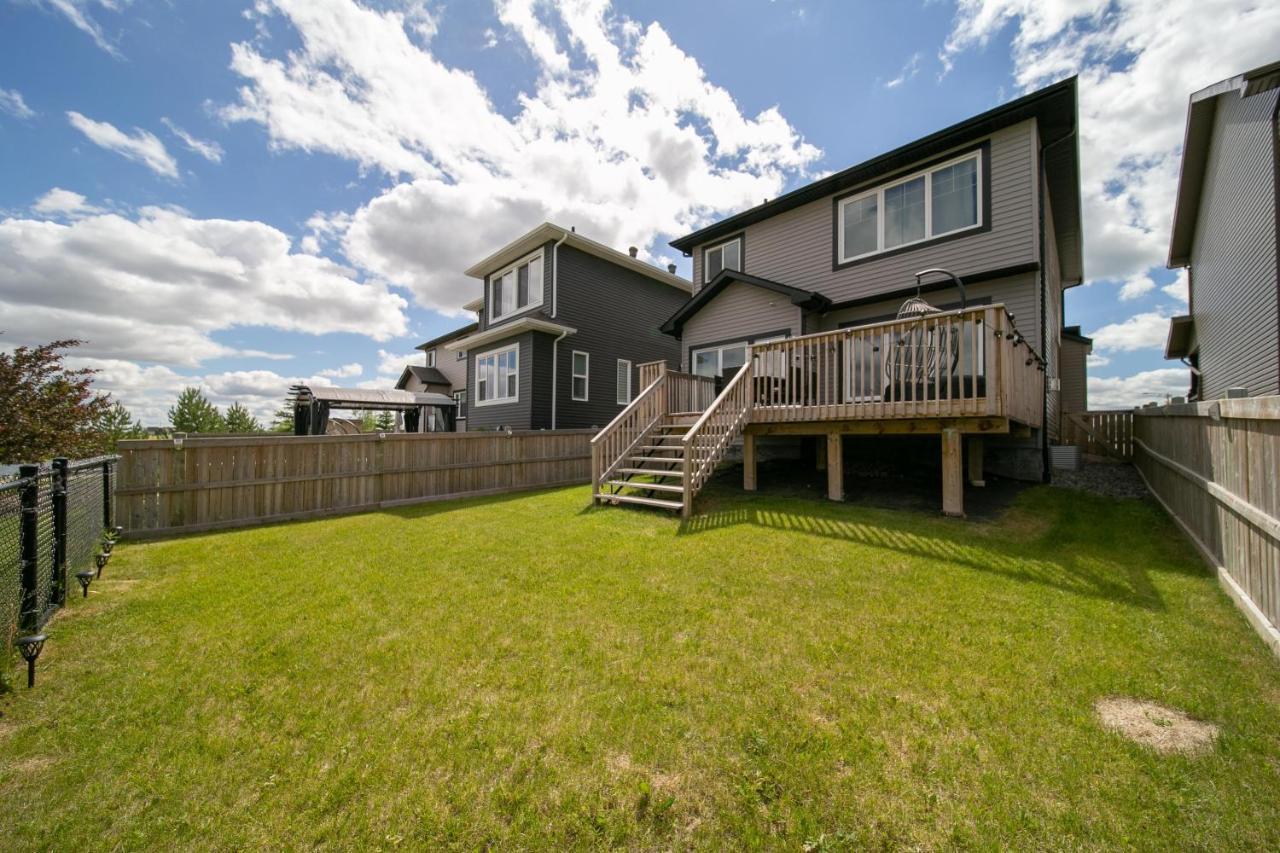 Lakeview Luxury: Lakeside Retreat With King Beds & Entertainment * Edmonton
