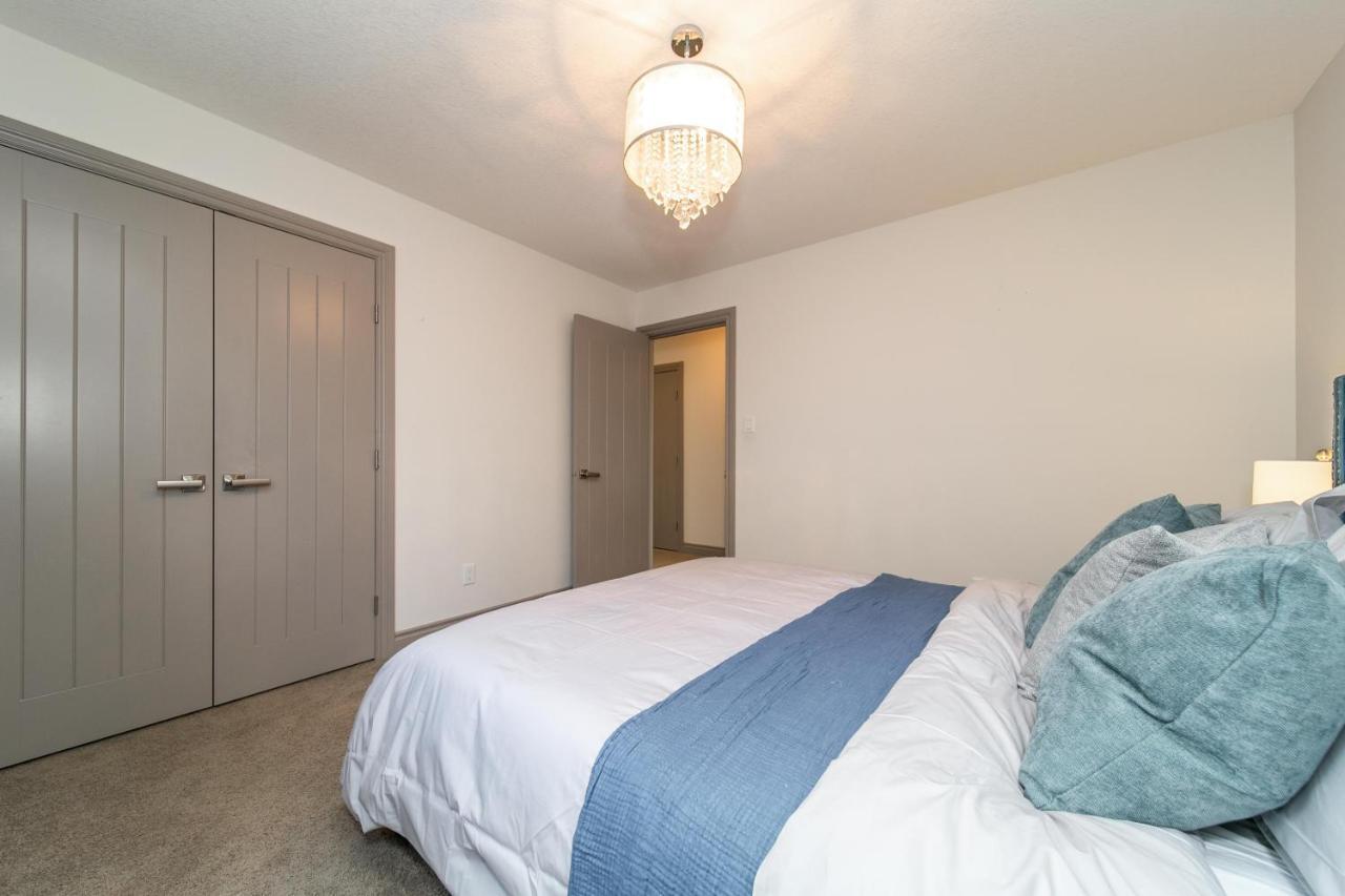 Holiday home Lakeview Luxury: Lakeside Retreat With King Beds & Entertainment Edmonton